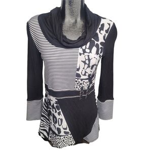 Vin Rouge Y2K Black and White Patterned Slouchy Neck Long Sleeve Top S